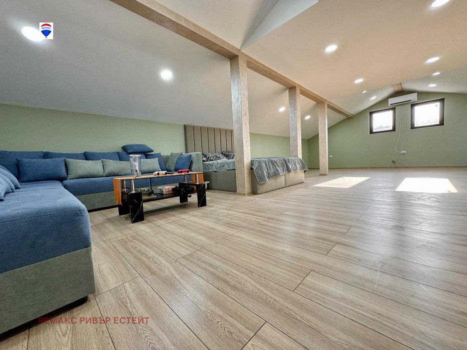 Къща на три етажа за продажба кв. Средна кула