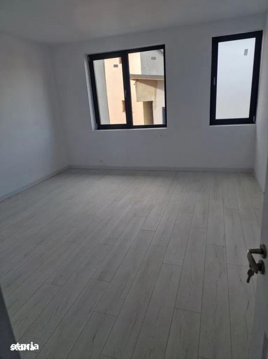 Vila Nouă P+1+Pod Mansardabil, 5 Camere, Curte Individuală