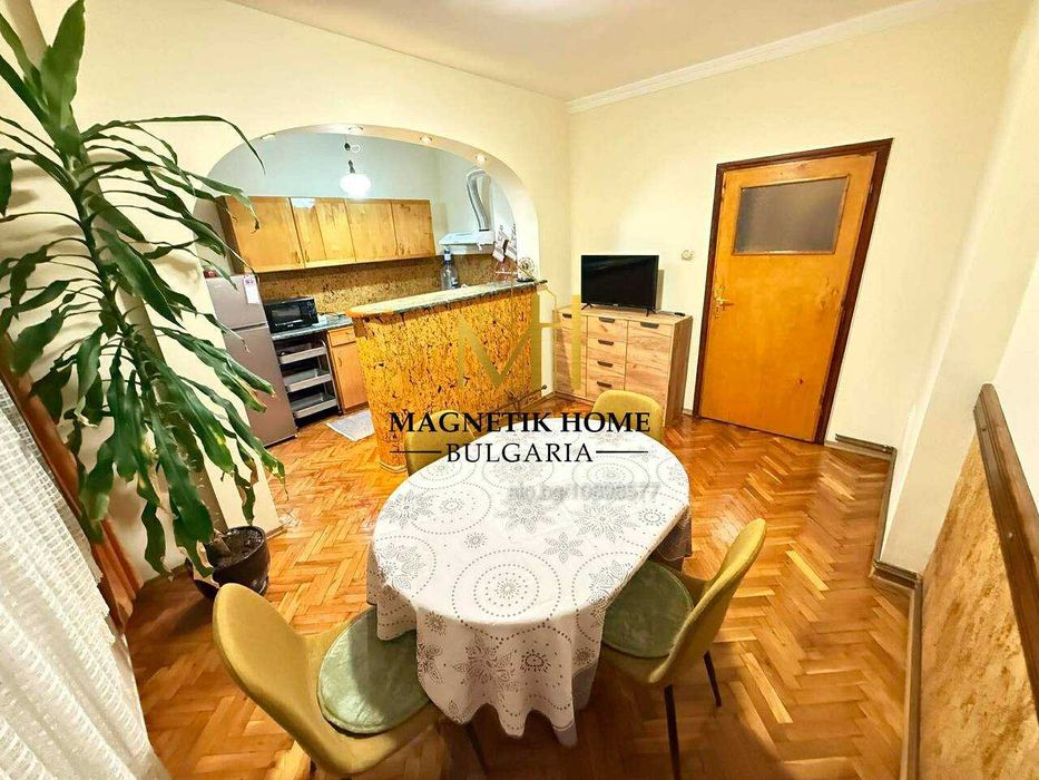 Автентичен ЧЕТИРИСТАЕН апартамент с ПАРНО в ж.к. Възраждане