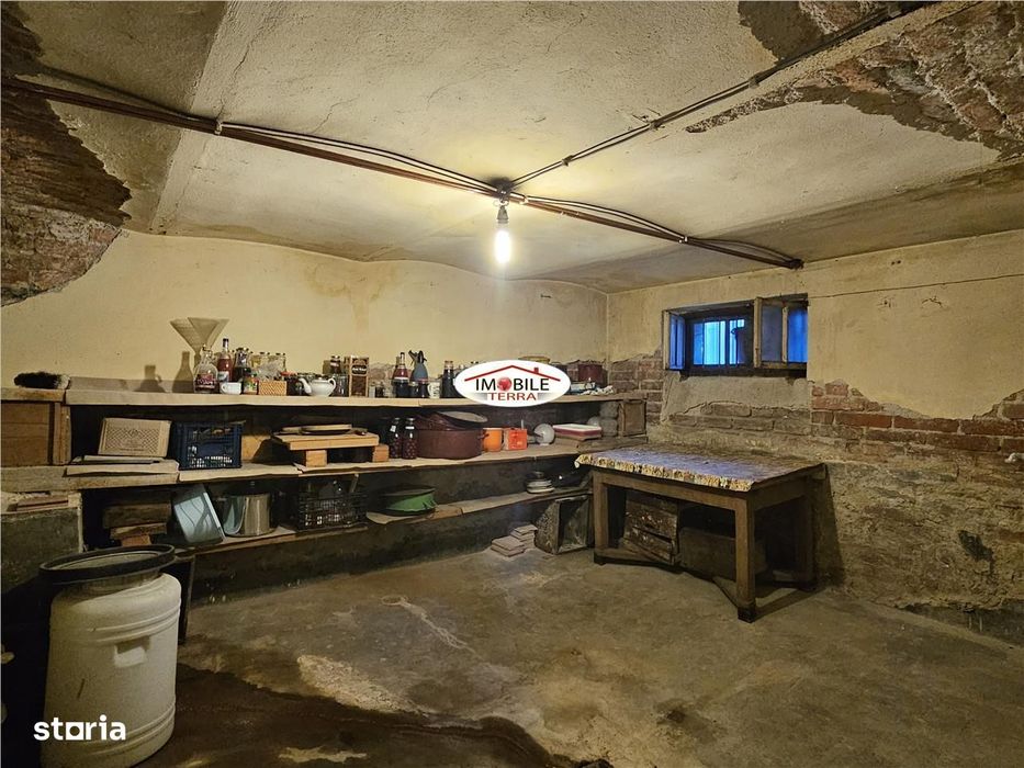 Casa cu 900 mp teren zona Calea Poplacii aproape de Parcul Sub Arini