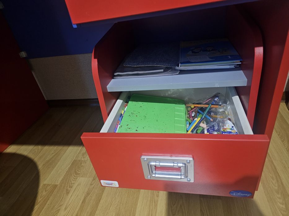 Стол компьютерный детский