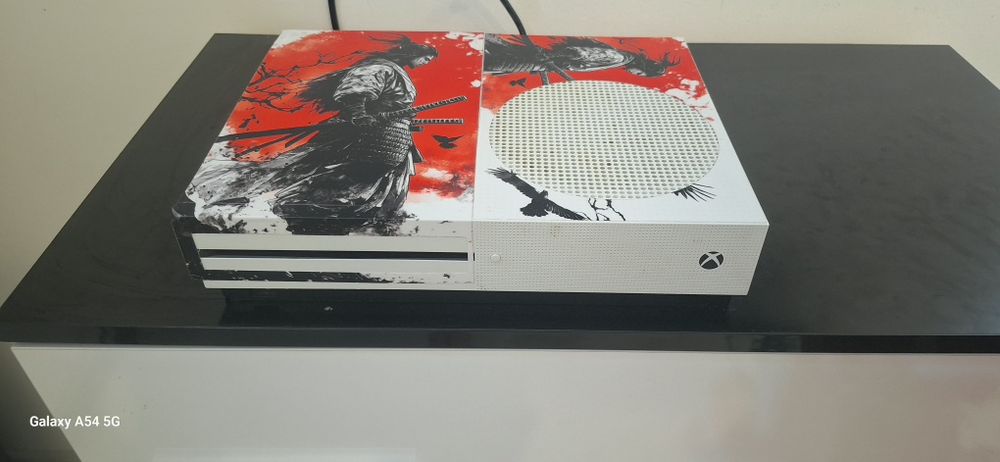 Конзола Xbox One s