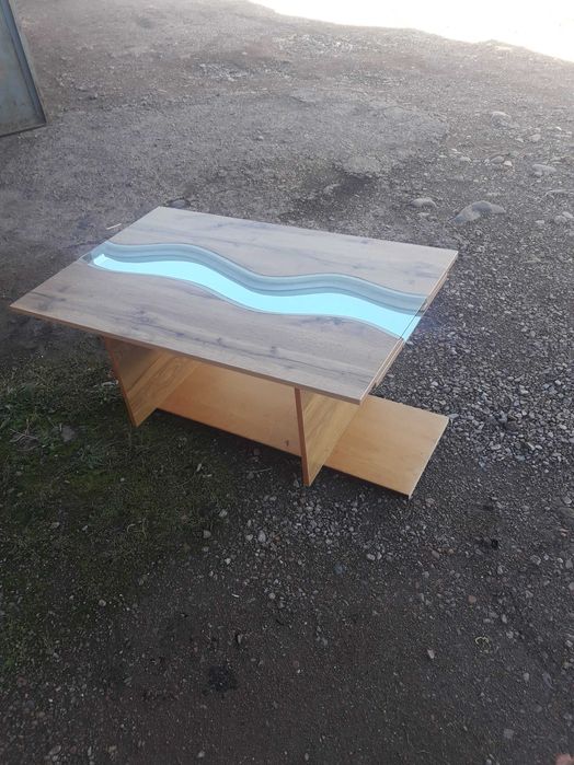 Журнальный столик в стиле Река