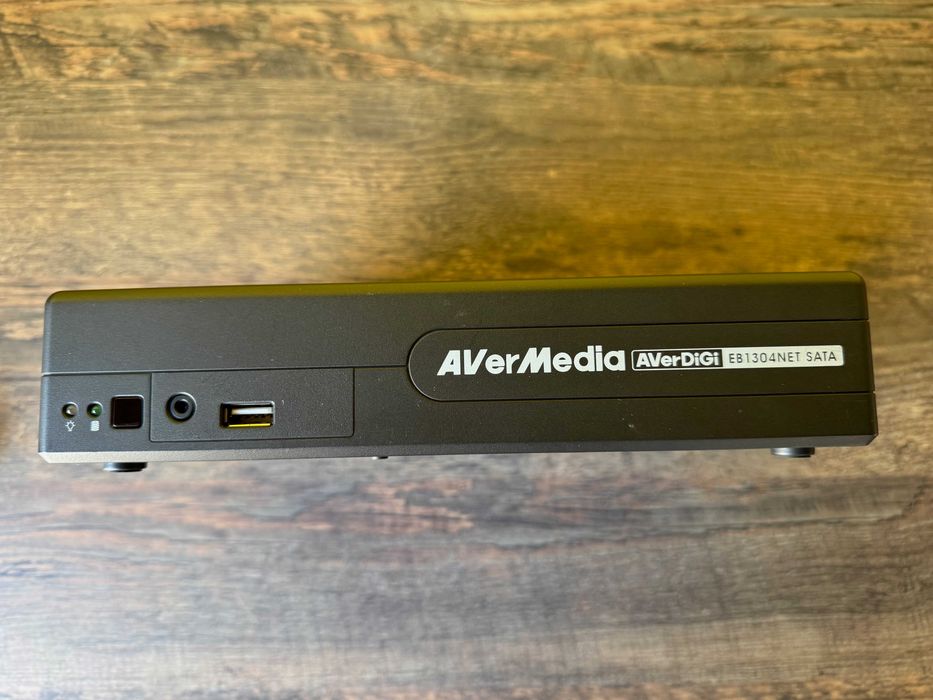 DVR 4 Canale AVerMedia AVerDiGi EB1304NET SATA + Telecomandă Originală