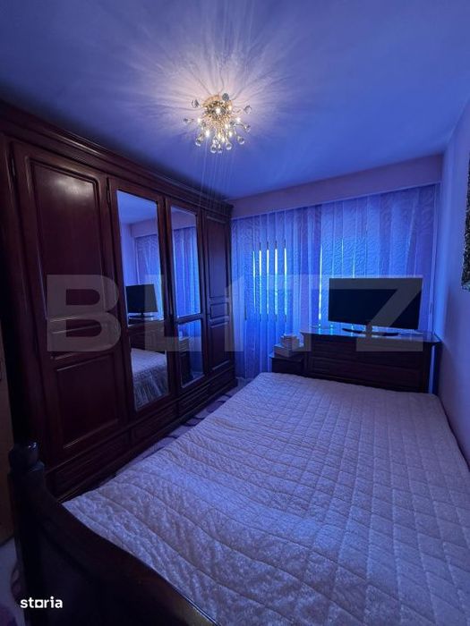 Apartament cu 4 camere, decomandat, zona 9 Mai