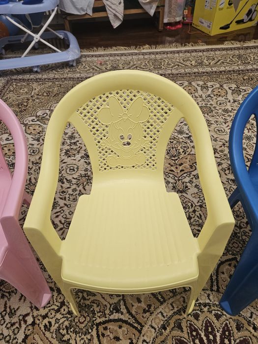 Детские пластмассовые стулья
