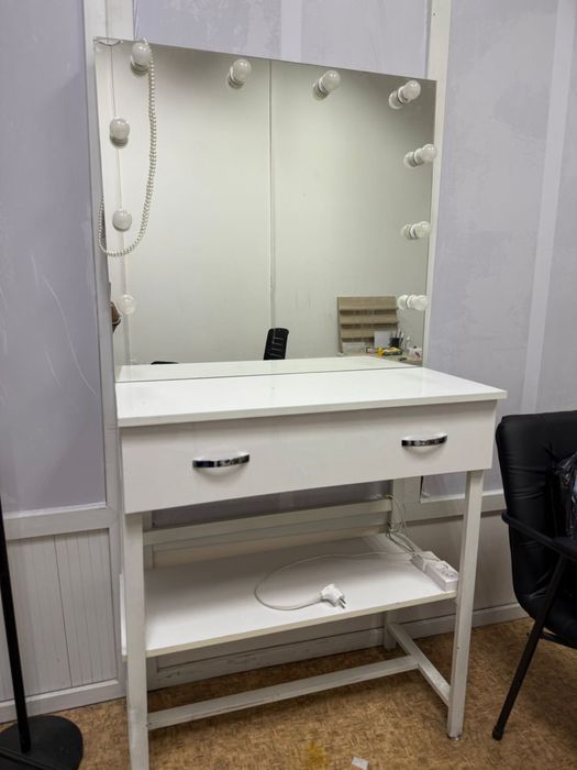 Продам визажный стол