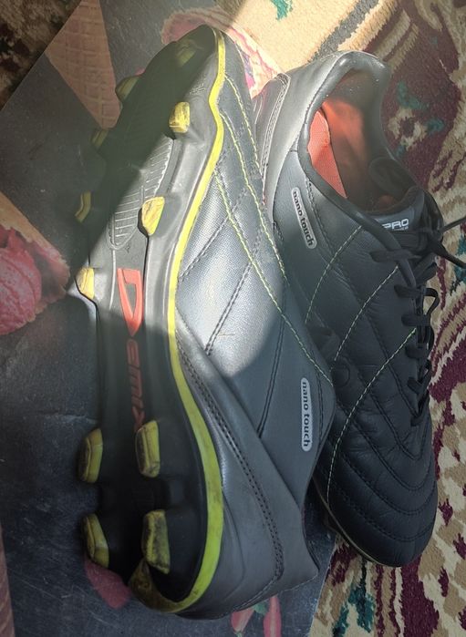 Футбольные бутсы