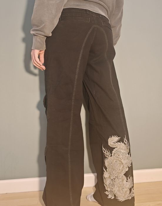 pantaloni cargo urban outfitters cu model cusut