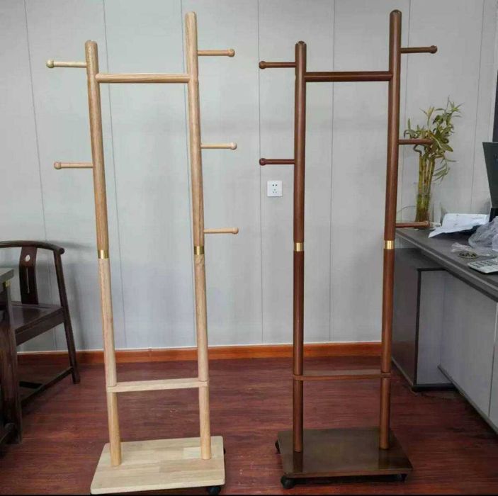Напольная вешалка для одежды с колесиками