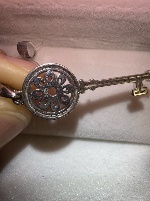 Продам кулон с бриллиантами