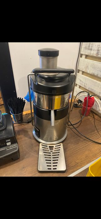 Професионална соко истисквачка за твърди плодове