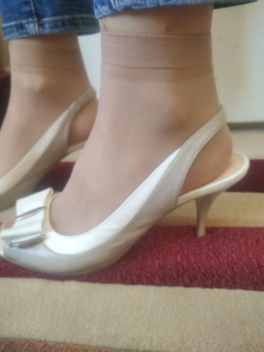 Босоножки классически.