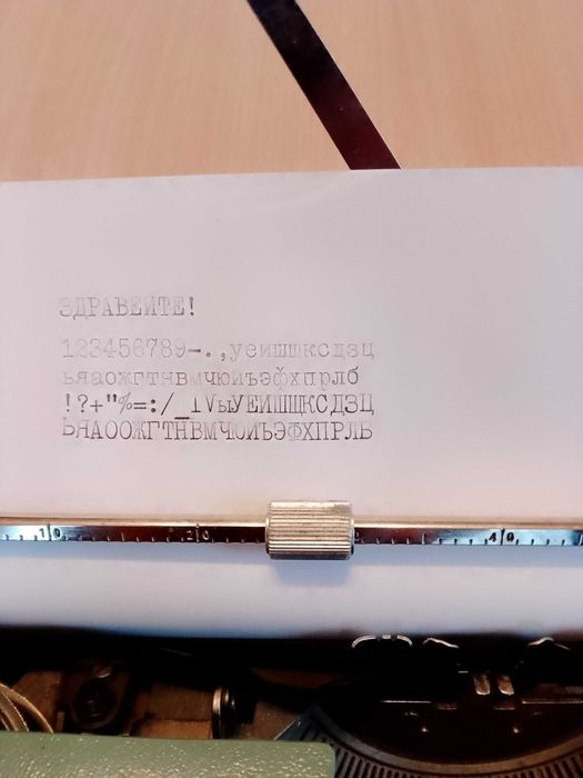 Продавам 2 портативни пишещи машини, кирилица и латиница