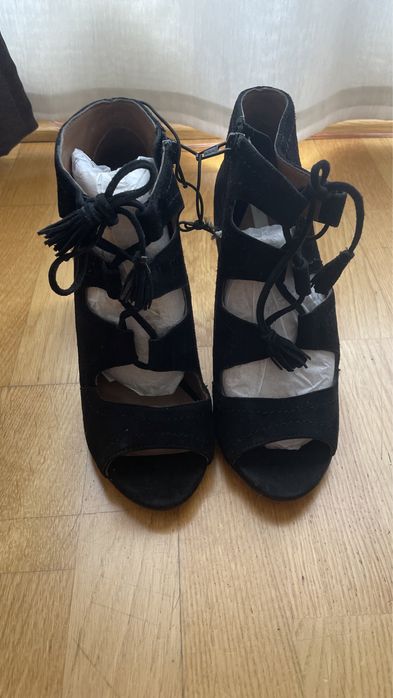 НОВИ естествен велур H&M сандали/ обувки размер 38