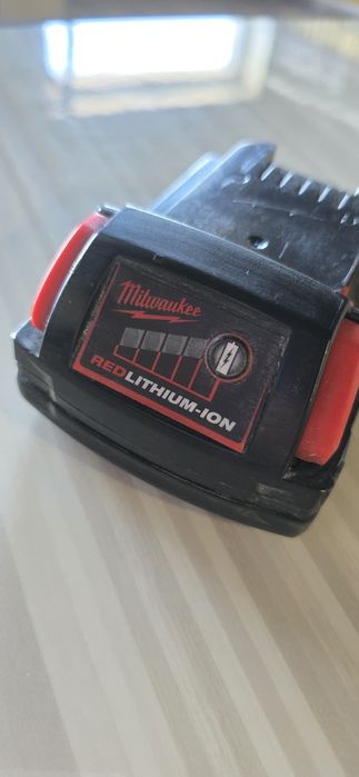 Millwaukee C18 пистолет клеевой