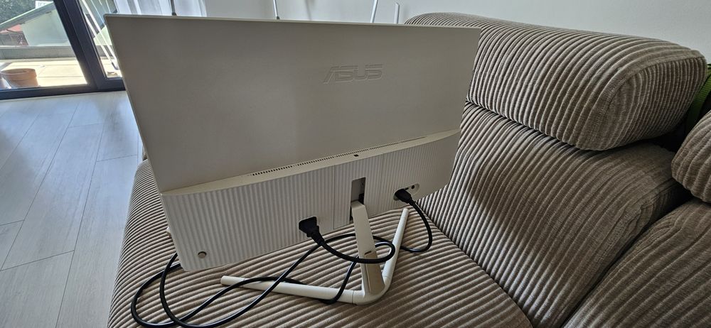 Monitor cu tastatura si mouse Asus bej
