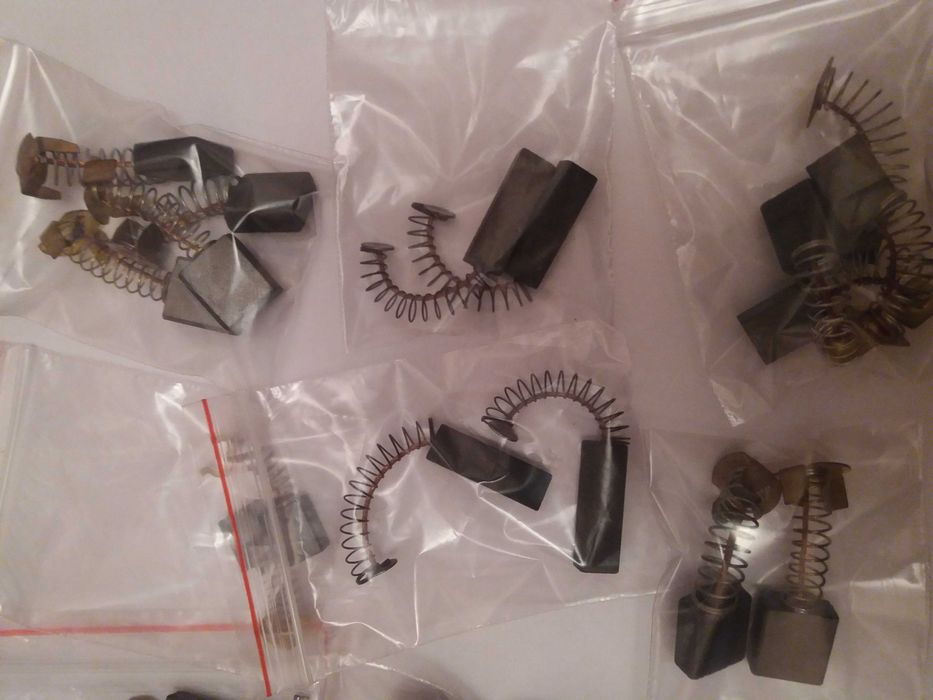 Щетка графитовая новая