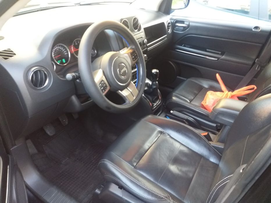 Jeep Compass черен металик