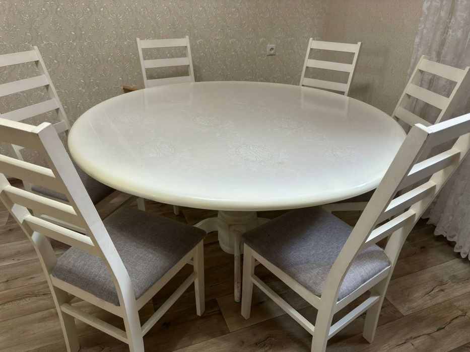 Новый стол орындықтармен