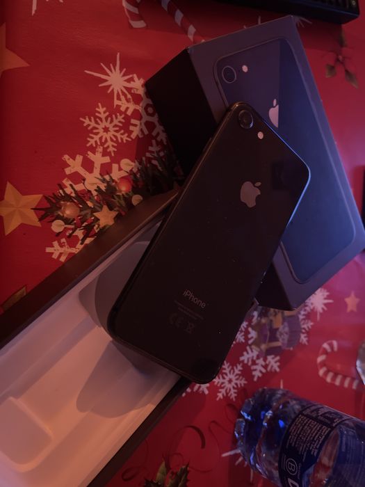 Iphone 8 много запазен