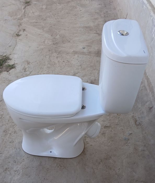 Унитаз сотилади.