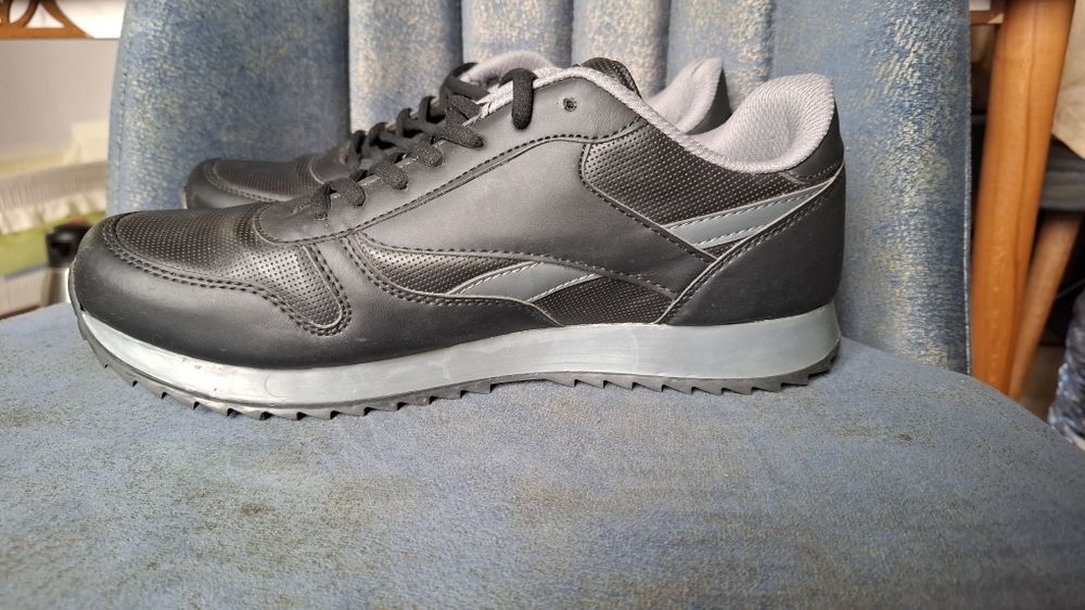 Продаётся тёплые кросовки