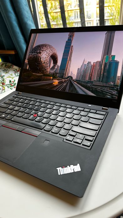 Lenovo ThinkPad T490 ecran 2K, Intel i7-8565u, 16GB RAM, SSD + mouse wireless