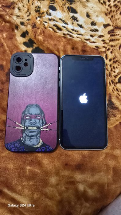 Айфон 11-64gb отключен към всички