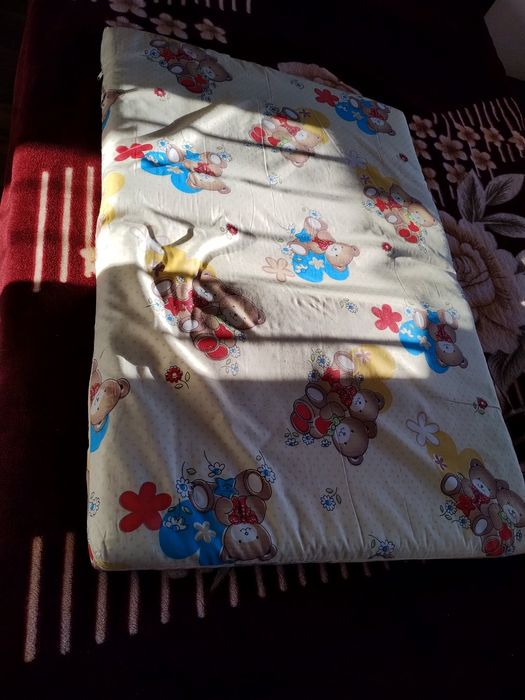 Vând saltea pentru pat bebeluși/copii