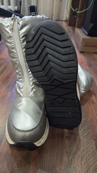 Продам детскую обувь