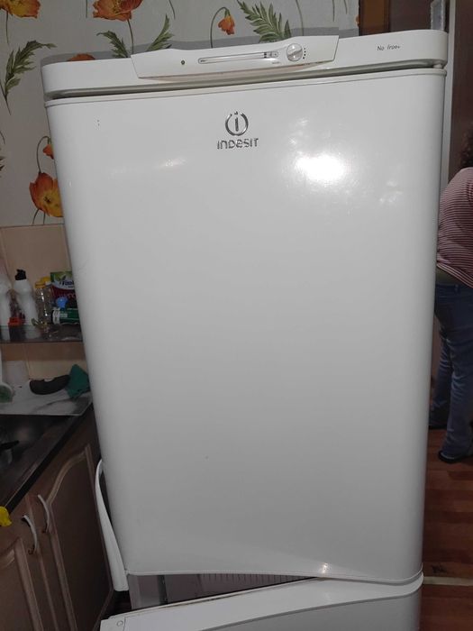 СРОЧНО Холодильник Indesit
