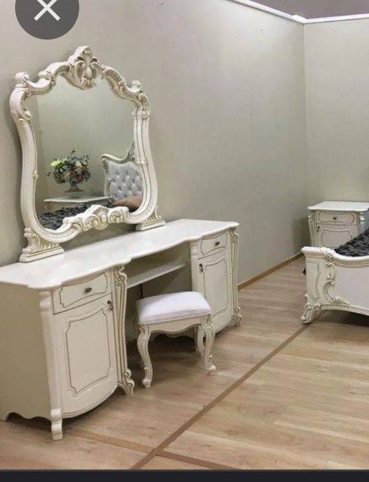 Зеркало новое, Лорено