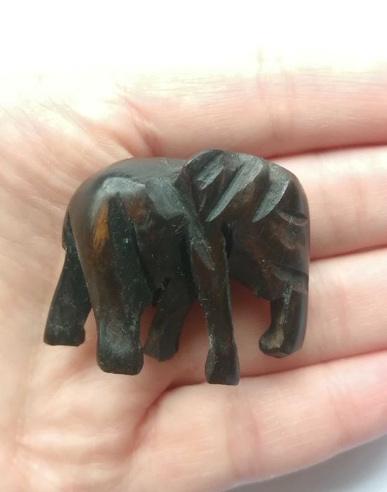 Baby elefant elefantel sculptura handmade de buzunar, din lemn abanos