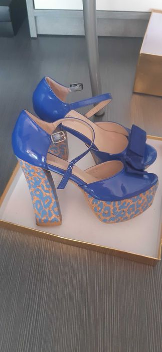 Елегантни дамски сандали