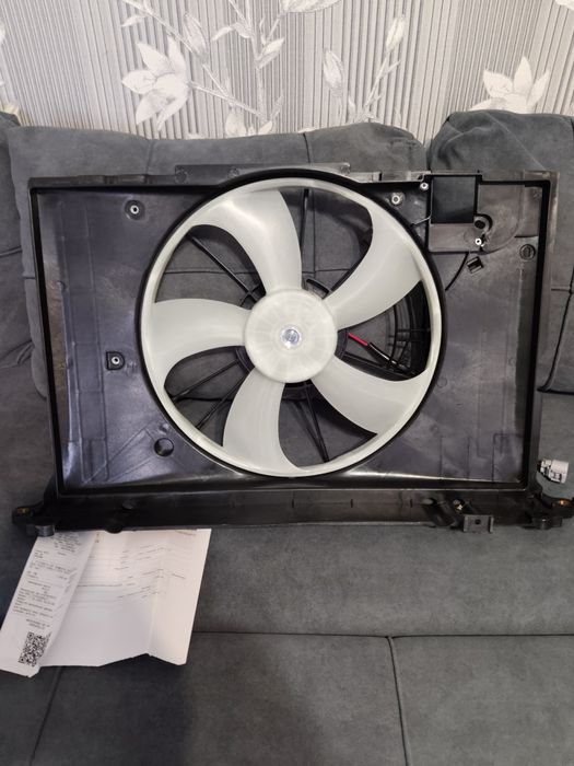 Продам диффузор новый на Pontiac Vibe.