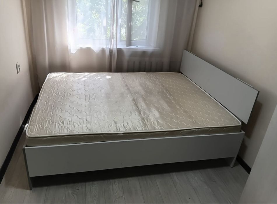 Продам кровать с матрасом 2*1,8