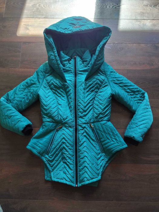 Асиметрично зелено яке на Junona