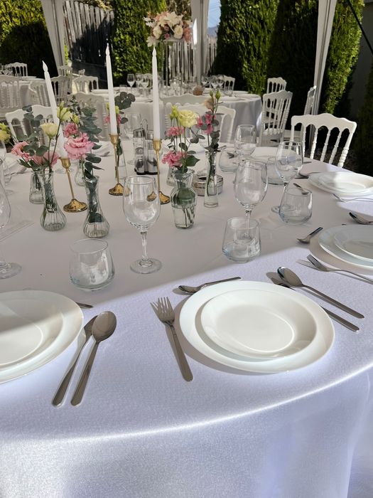 Corturi de închiriat