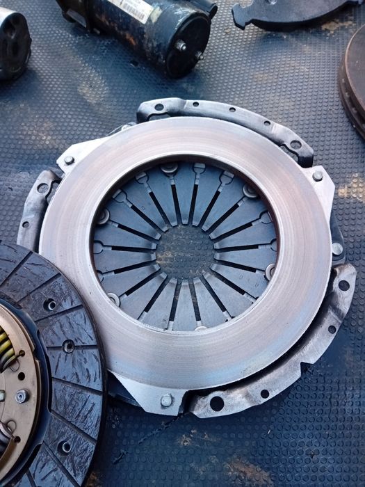 Продавам съединител от Опел 1.4 16в.90кс