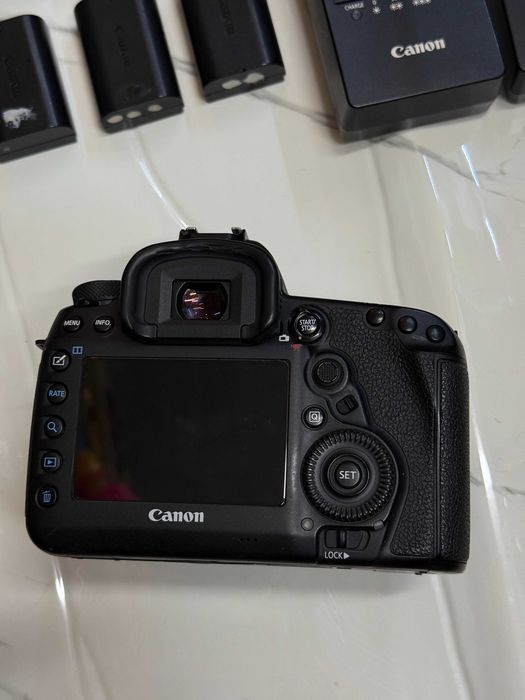 Canon 5D Mark IV + Canon 6D + Canon 50mm + Canon 35mm + Samyang 14mm
