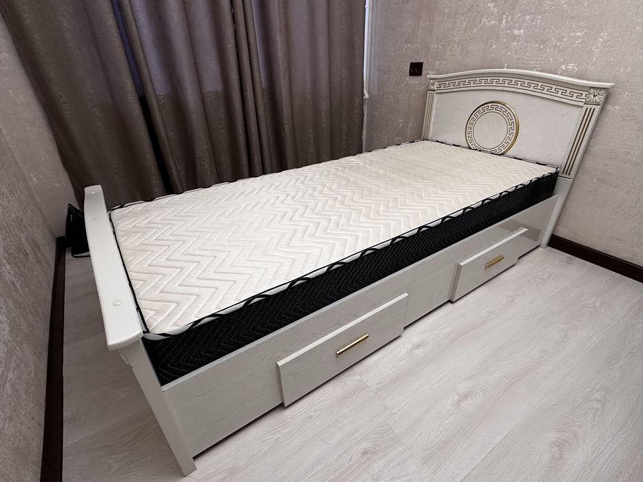 Срочно, кровать, б/у. Односпальная. Матрасом