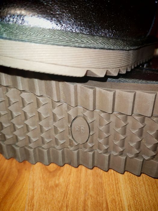 Cizme model UGG nr 36 din piele de culoare gri