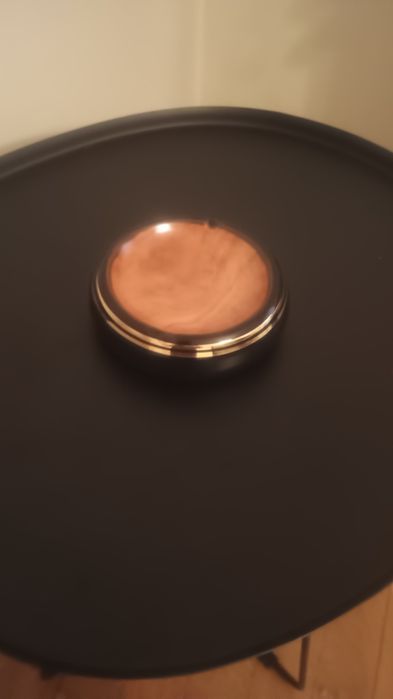 Scrumieră  elegantă nouă.