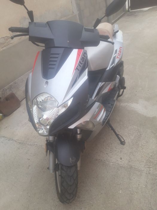 Скутер 125 кубика