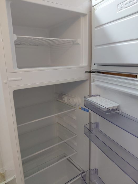 Vand 2 frigidere Arctic si Indesit