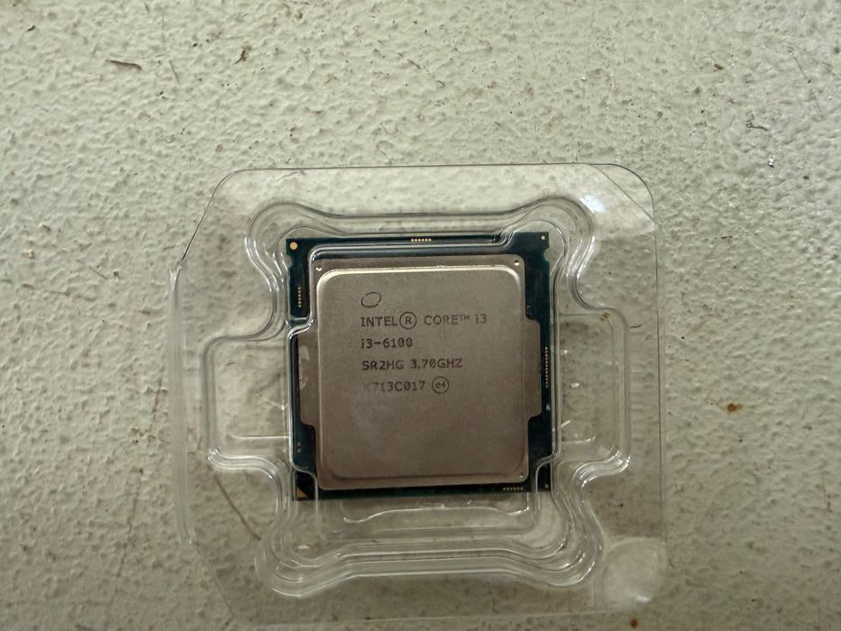 Lot 6 Procesoare Intel Core i3 / Pentium / Celeron – Socket 1151 – 120 Lei