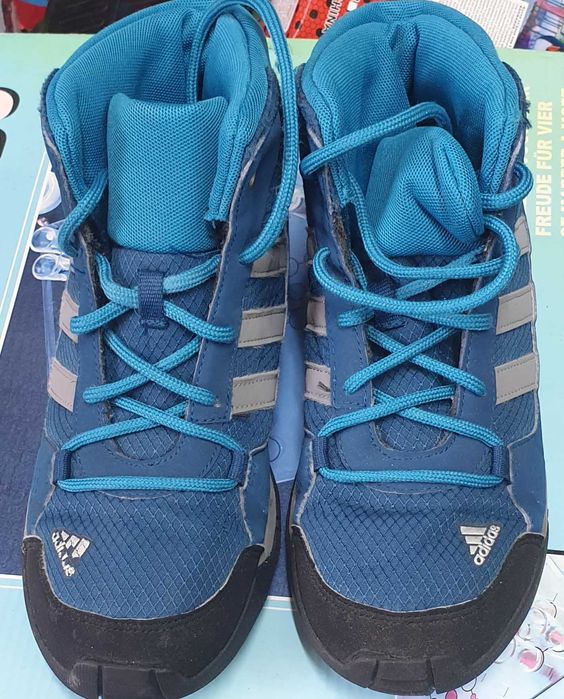 Зимни туристически обувки adidas