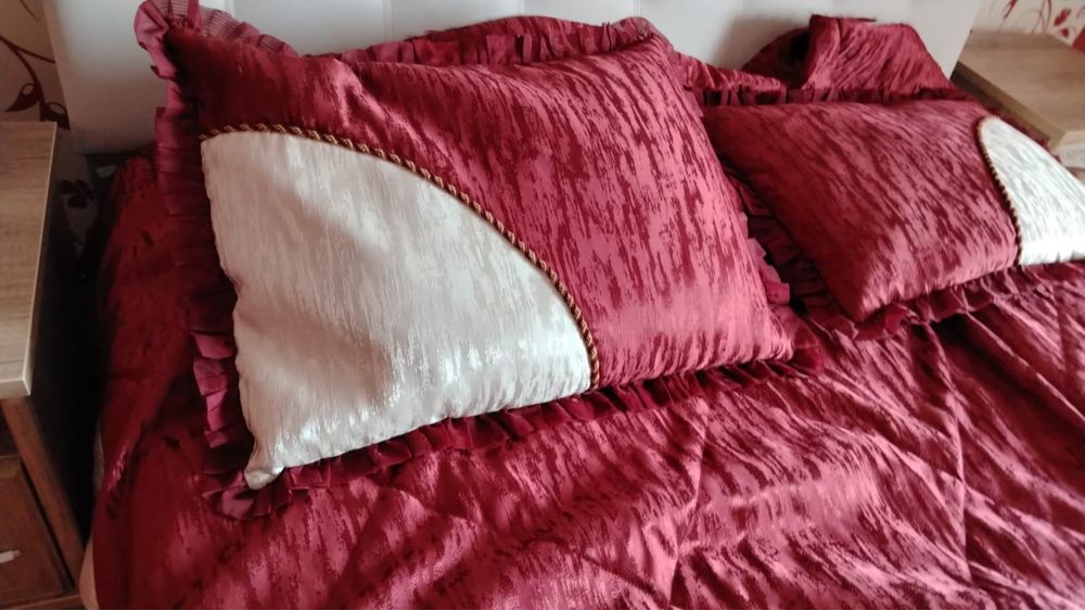 Комплект покрывало с подушками