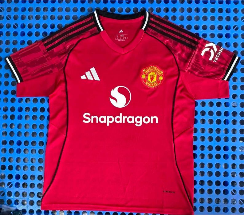 Футболни тениски на Манчестър Юнайтед / Manchester United